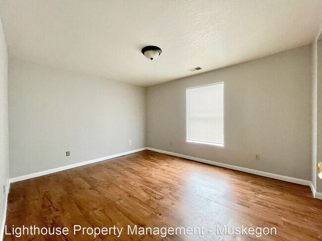 Building Photo - 3 br, 1 bath House - 6865 Evanston Avenue