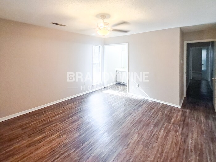 Building Photo - 6309 Golden Park Dr