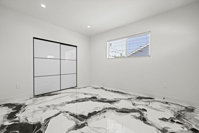 Building Photo - 15209 Cohasset St