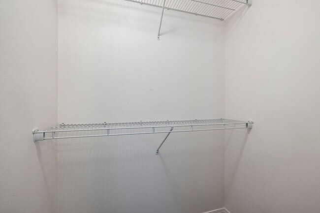 Building Photo - 4 Bedroom Home in Republic with fence!