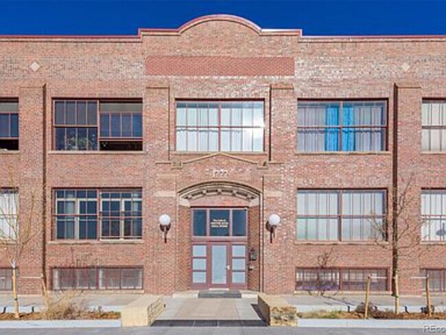 Building Photo - 1777 E 39th Ave