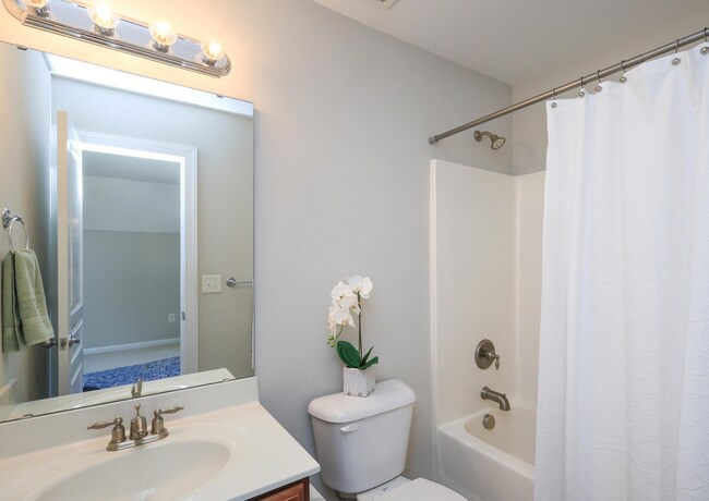 Building Photo - 8417 Henderson Rd