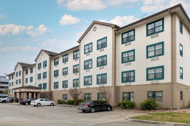 Building Photo - 4701 Westheimer Rd