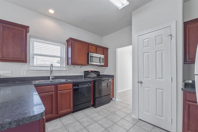 Building Photo - 131 Sunset Falls Dr