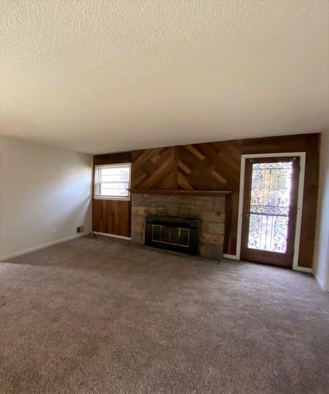 Building Photo - Beautiful Home in Old Southwest Reno w/Large Backyard