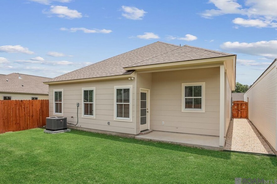 Building Photo - 15513 Fields Creek Ave