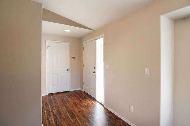 Building Photo - 3882 Lone Oak Rd SE