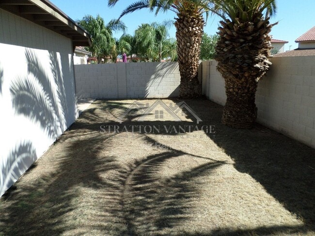 Building Photo - 4933 W Evans Dr