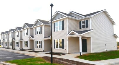 Building Photo - Two Story Townhome! Just a Short Walk to Campbell's Campus!