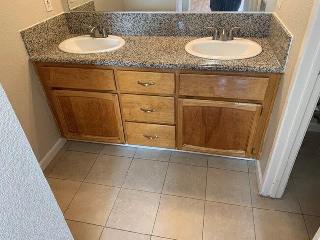 Building Photo - 8228 Bluehaven Ct