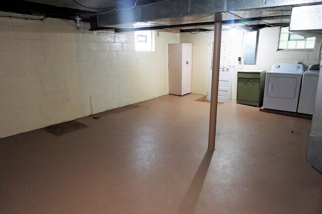 Building Photo - 3147 Glendale Ave