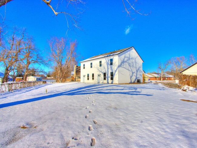 Building Photo - Beautiful New Construction Duplex