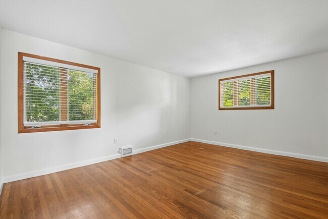 Building Photo - 70 Botsford Rd