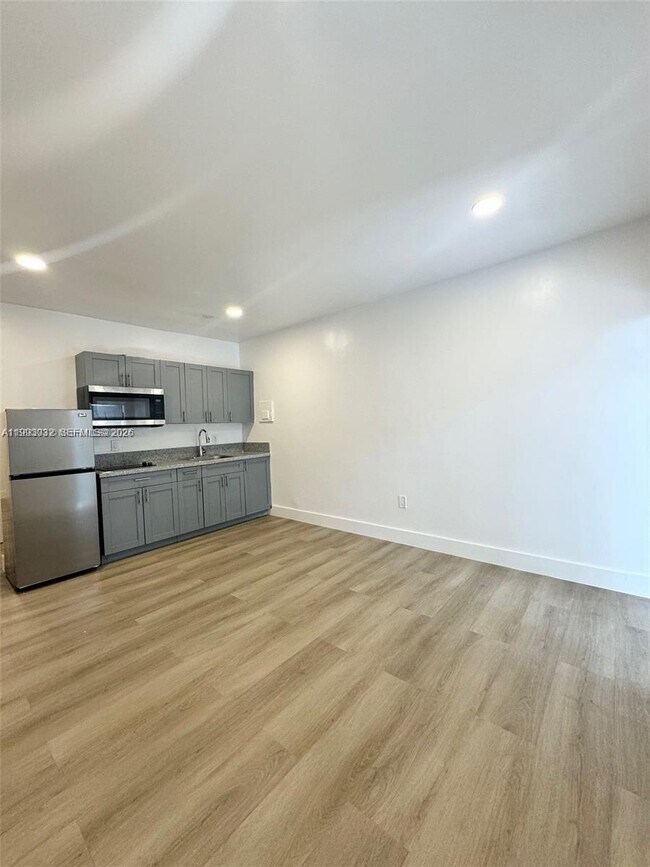 Building Photo - 5545 N Miami Ave