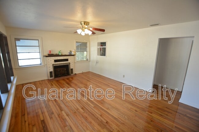 Building Photo - 609 SE 31st Ave