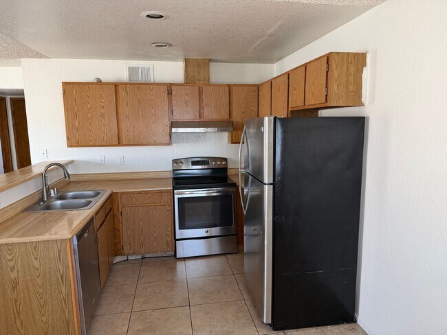Building Photo - 4160 E Tonopah Ave