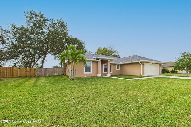 Building Photo - 1936 Gloria Cir