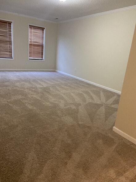 Spacious 2nd floor primary main bedroom - 1309 Ujamaa Dr