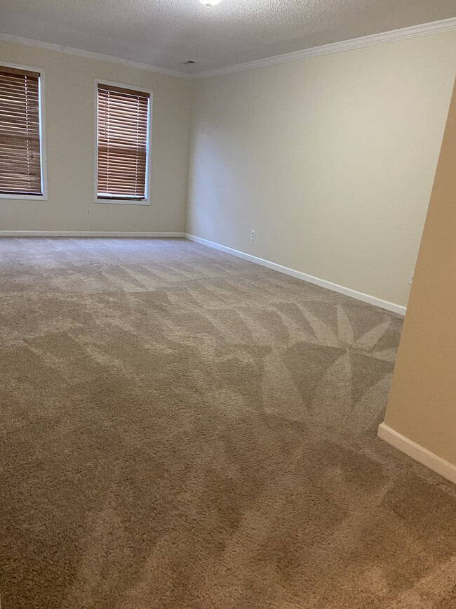 Spacious 2nd floor primary main bedroom - 1309 Ujamaa Dr