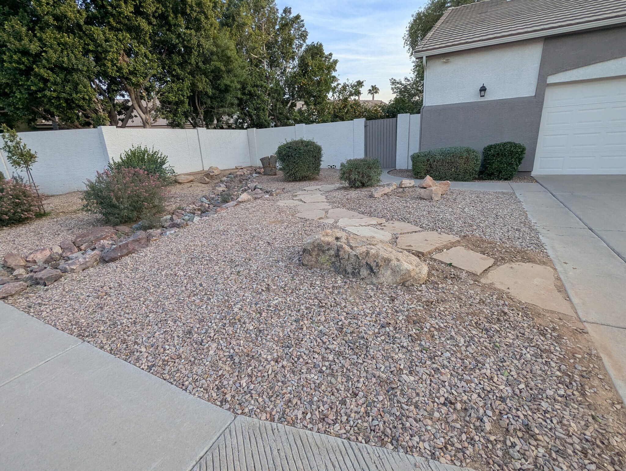 Building Photo - 267 E Smoke Tree Rd