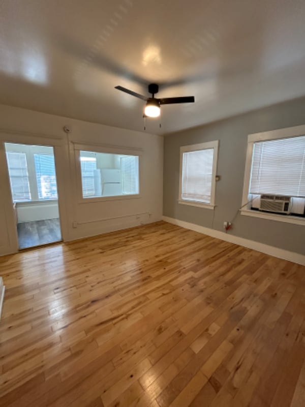 Building Photo - 836 S Park View St