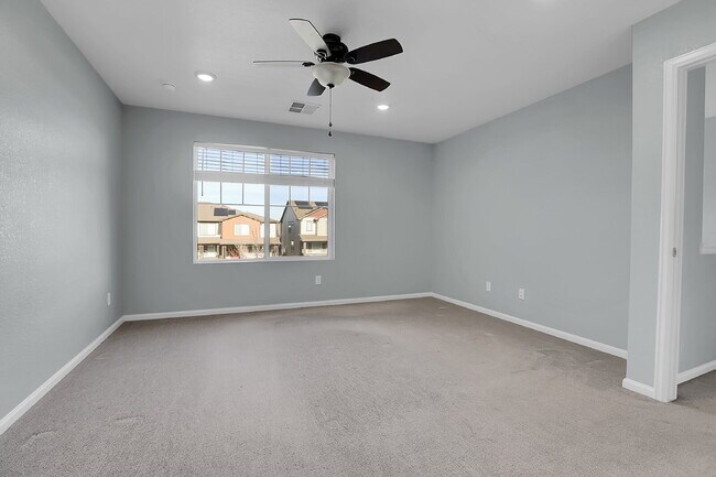 Building Photo - $2,500 - 3 Bed, 2.5 Bath Townhome with Central AC, and In Unit Laundry!