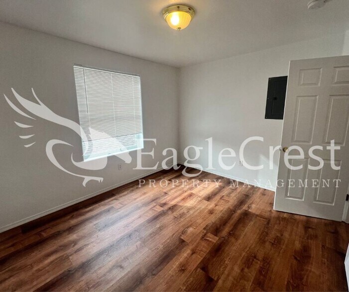 Building Photo - 706/708SCollege