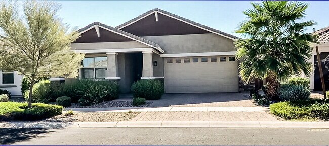 Building Photo - "Spacious 3-Bed, 3-Bath Mesa Retreat with ...