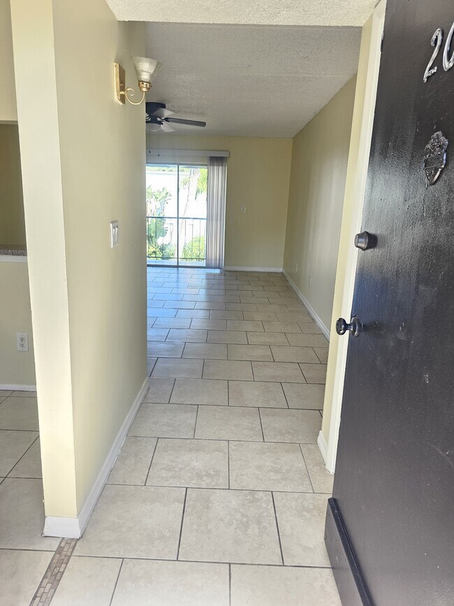Building Photo - 2845 Somerset Park Dr