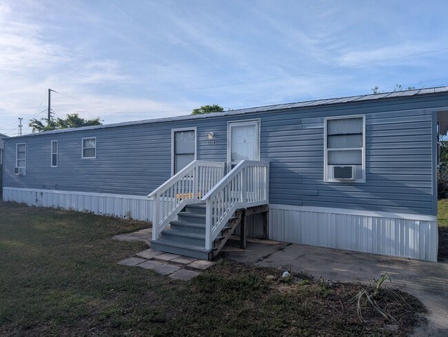 Building Photo - 2Bedroom /1.5 Bath Mobile in Mims Nicely Updated