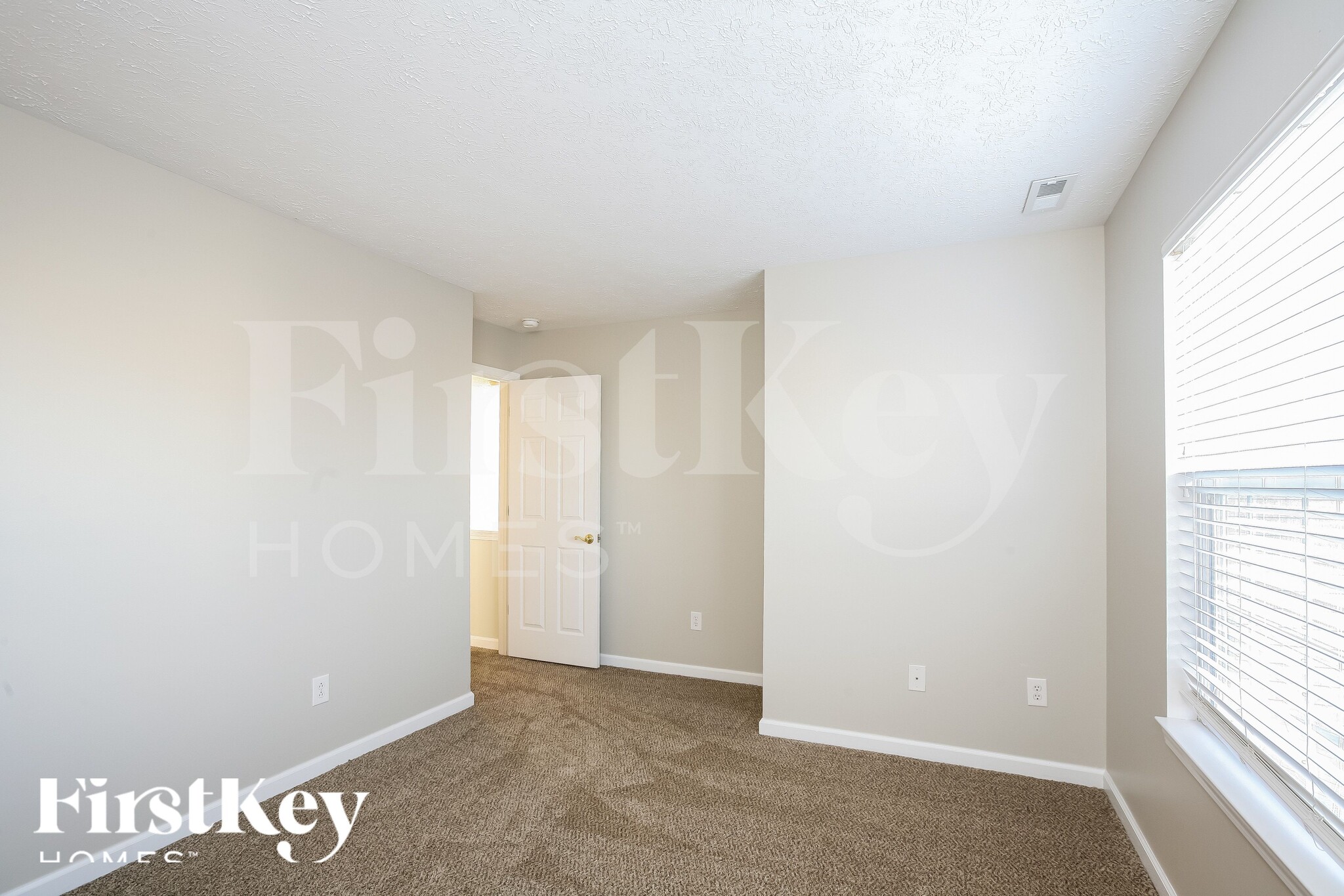 Building Photo - 14982 Deer Trail Dr