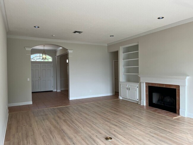 Building Photo - 2054 Sawgrass Dr