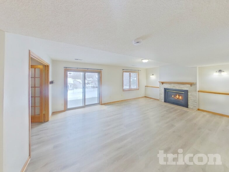 Building Photo - 17295 Hibiscus Ave