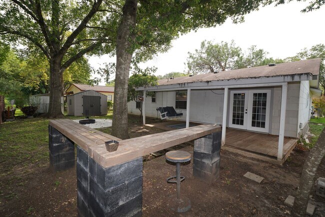 Building Photo - Updated home in established Schertz Neighb...