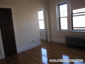 Building Photo - 349 Pleasant St