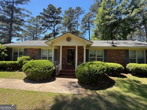 Building Photo - 427 Meadowlark Dr