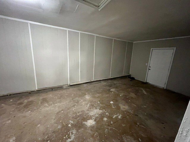 Building Photo - 5897 Leone Dr W