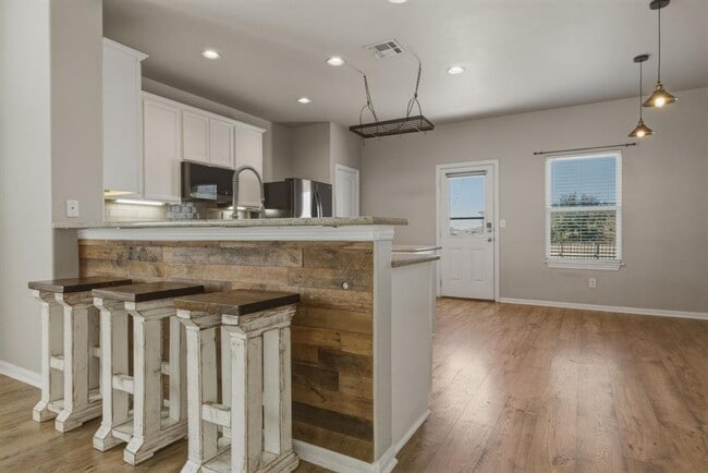 Building Photo - 125 Exeter Cove