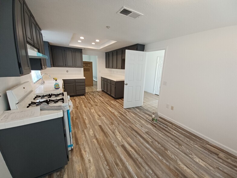 Building Photo - 583 Hildale Cir