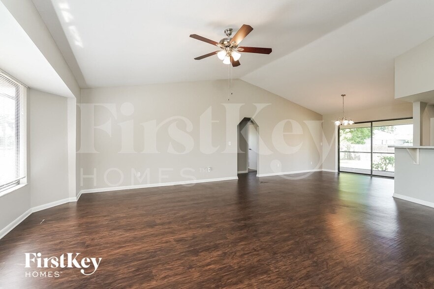 Building Photo - 221 SW 43rd Terrace