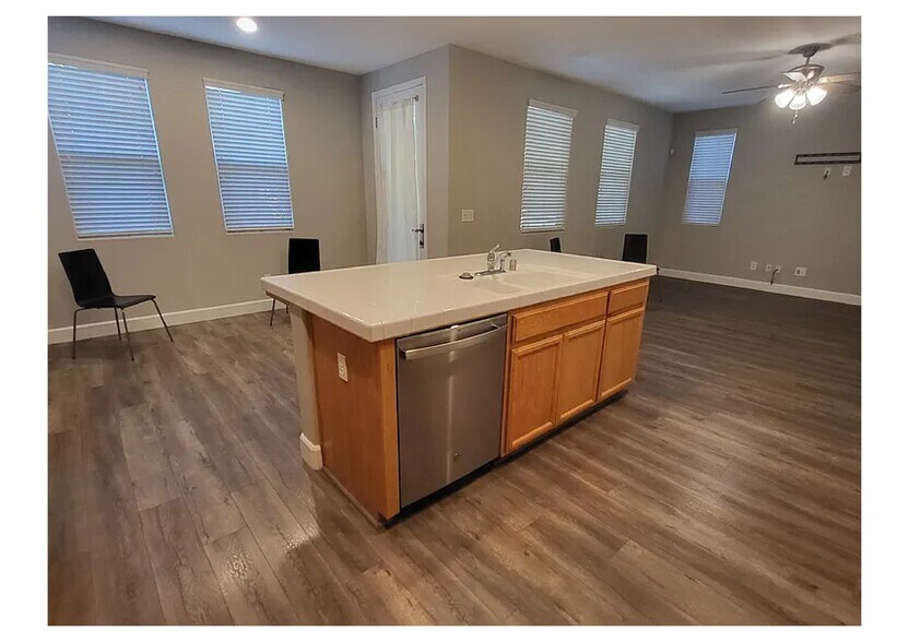 Building Photo - 1750 Bella Lago Dr