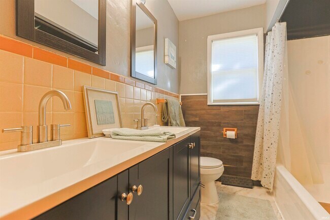 Building Photo - 19191 Palisade Ave