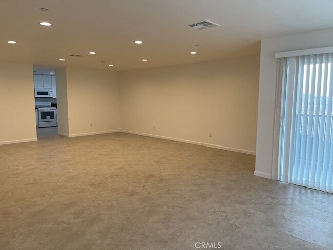 Building Photo - 1140 Deseret Ave