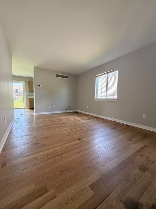 Building Photo - 16823 Stahelin Ave
