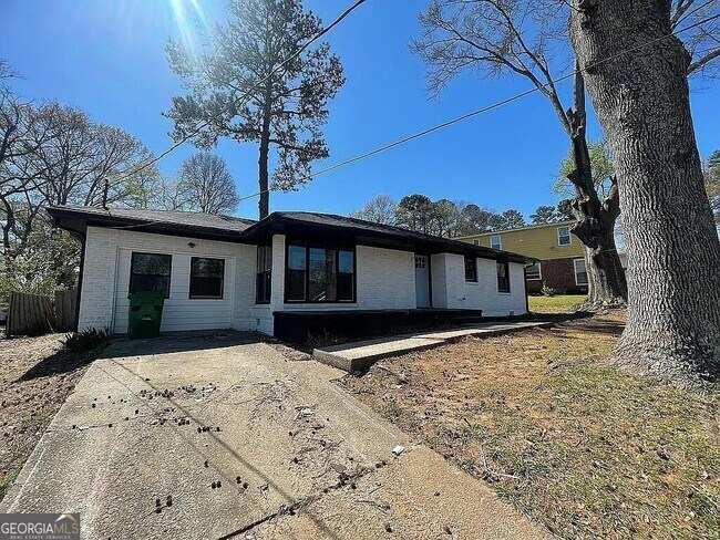 Building Photo - 2597 Glenvalley Dr