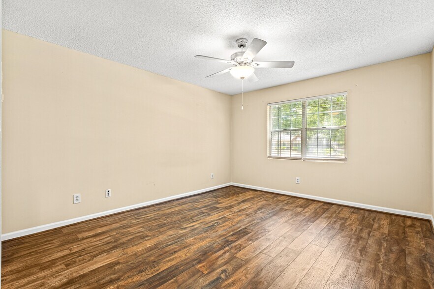 2nd Bedroom 2 w/Ceiling fan - 98 Hampshire Ct