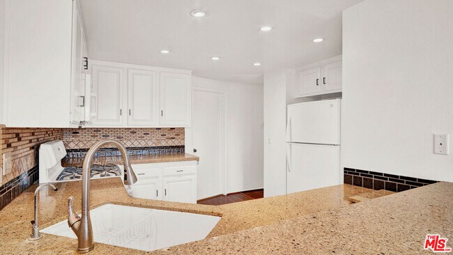 Building Photo - 263 E Sierra Madre Blvd