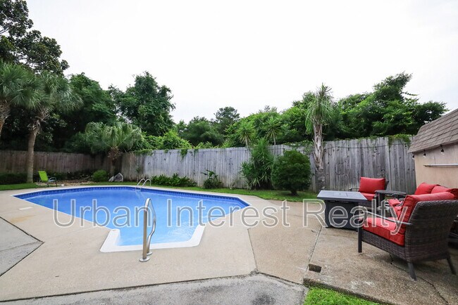 Building Photo - 321 Cypress St
