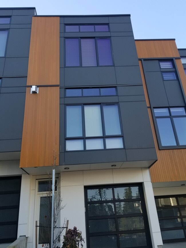 Building Photo - 136 107th Ave SE