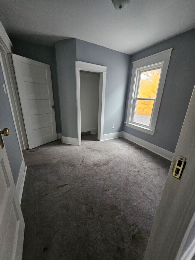 Building Photo - 1123 E 24th St